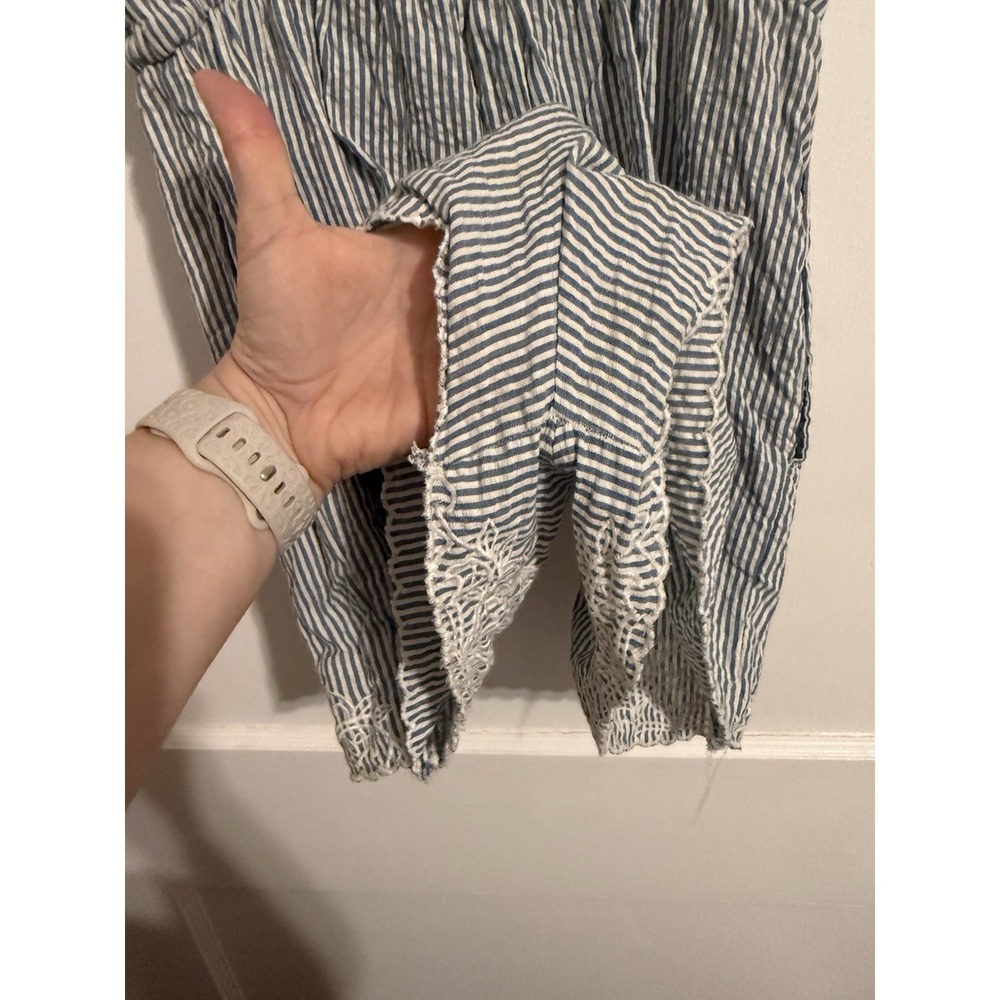 Kimchi Blue striped seersucker romper with white embroidered detailing Size Med - Picture 4 of 4